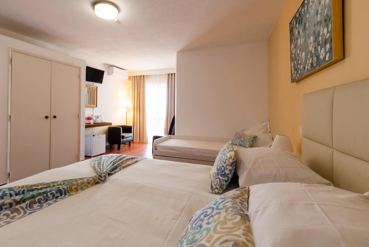 Manta Guest Bed & Breakfast มันตาโรตา ภายนอก รูปภาพ