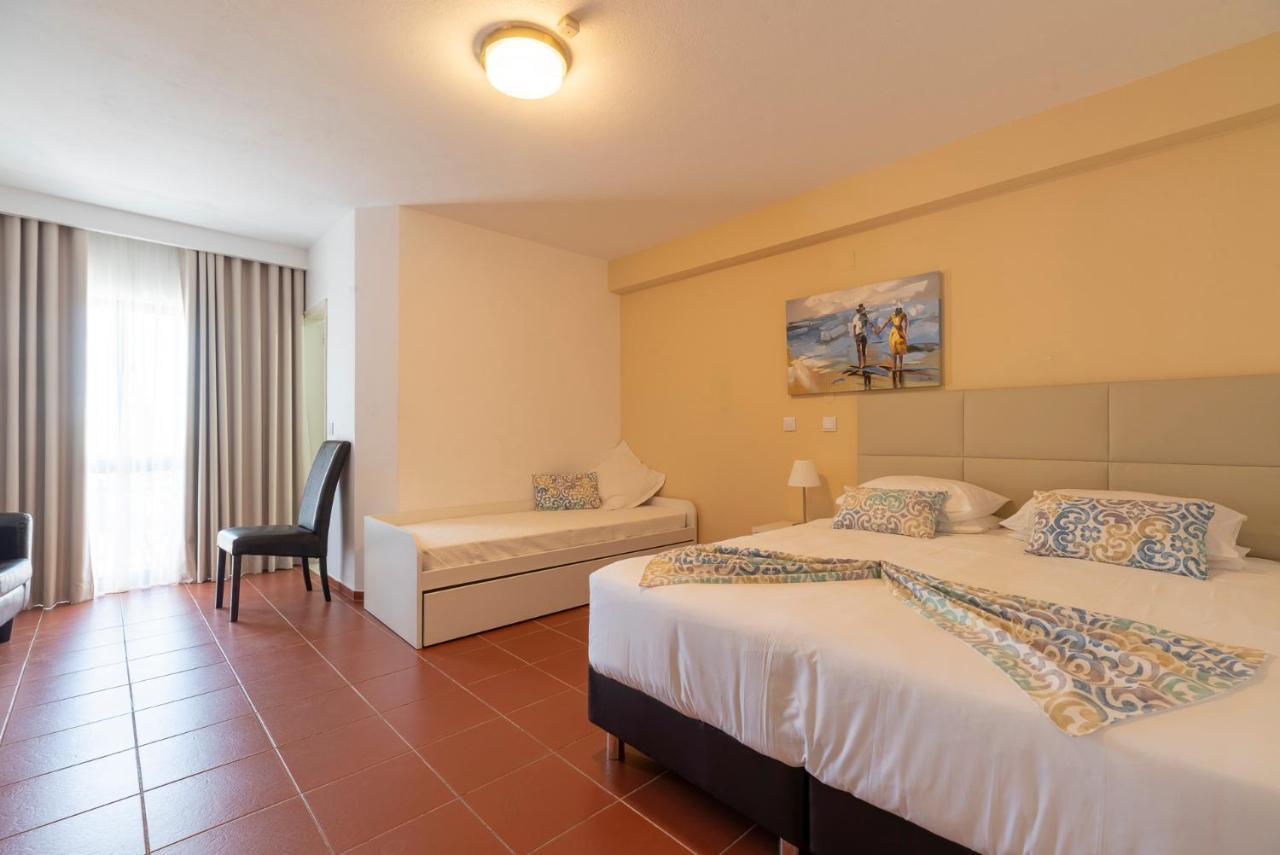 Manta Guest Bed & Breakfast มันตาโรตา ภายนอก รูปภาพ