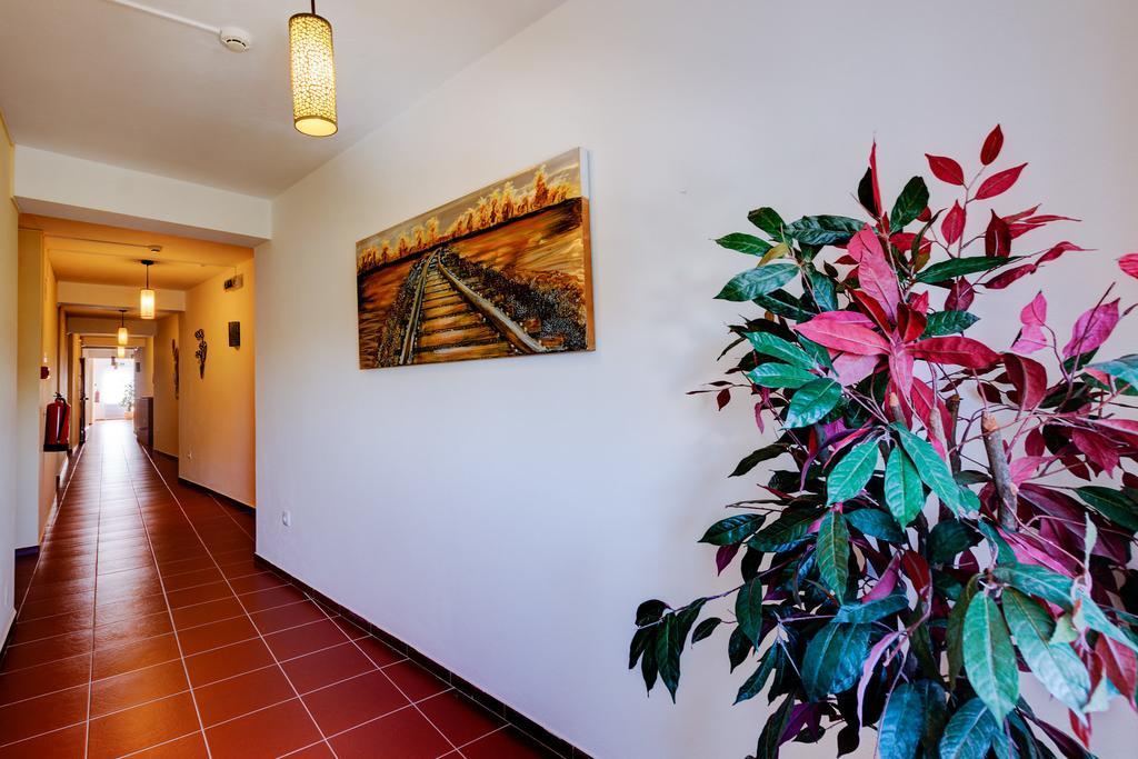 Manta Guest Bed & Breakfast มันตาโรตา ภายนอก รูปภาพ