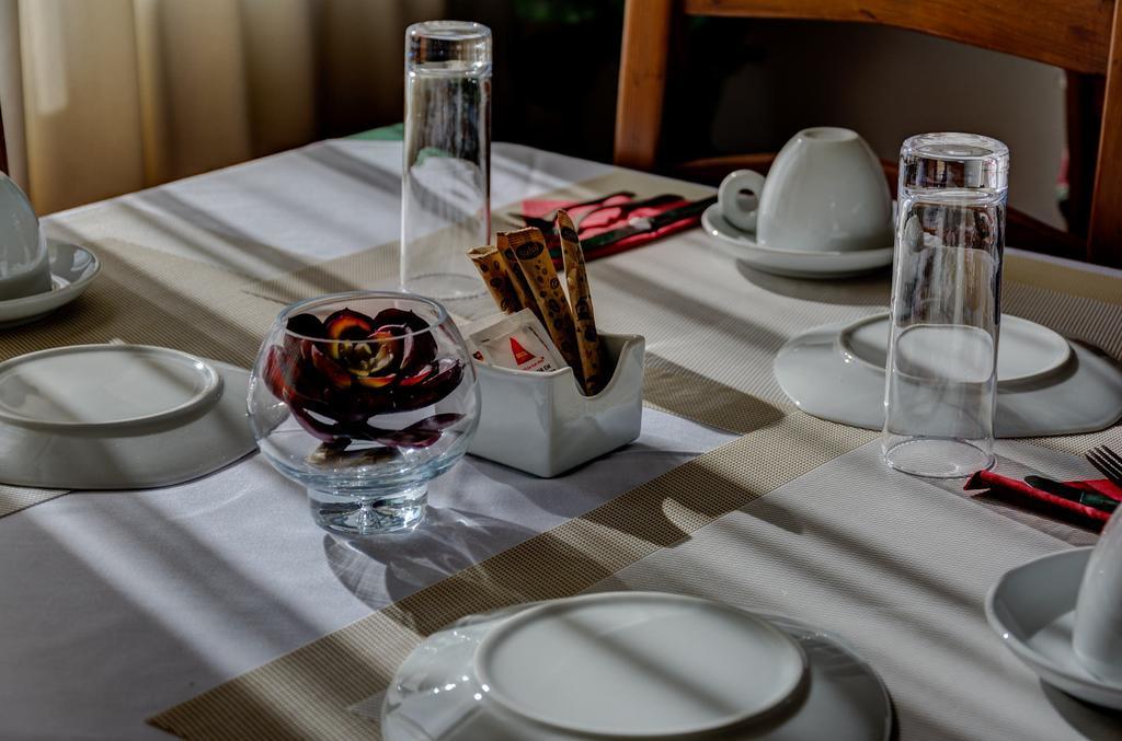 Manta Guest Bed & Breakfast มันตาโรตา ภายนอก รูปภาพ