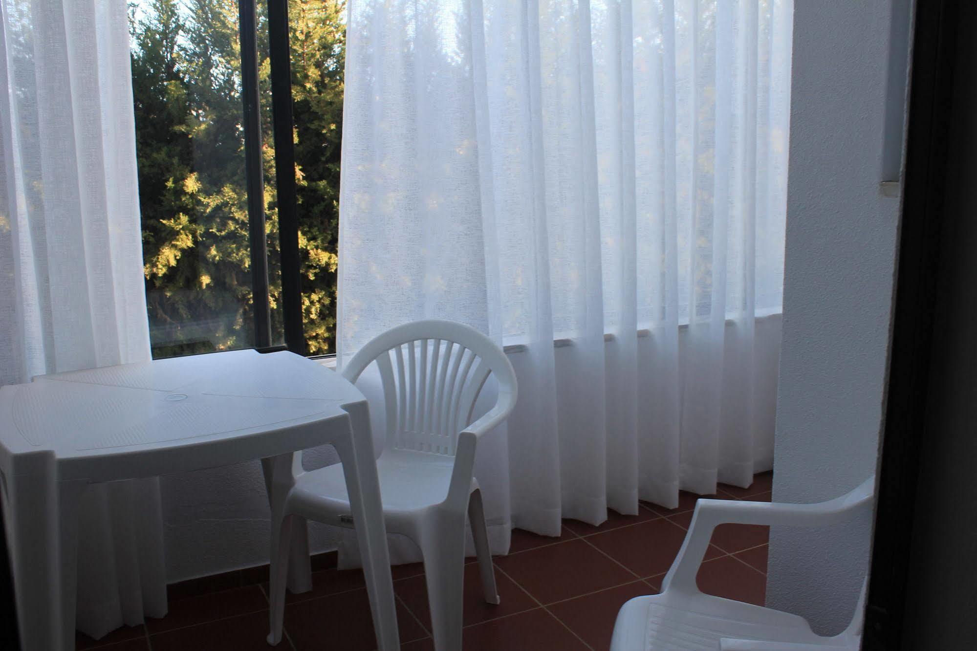 Manta Guest Bed & Breakfast มันตาโรตา ภายนอก รูปภาพ