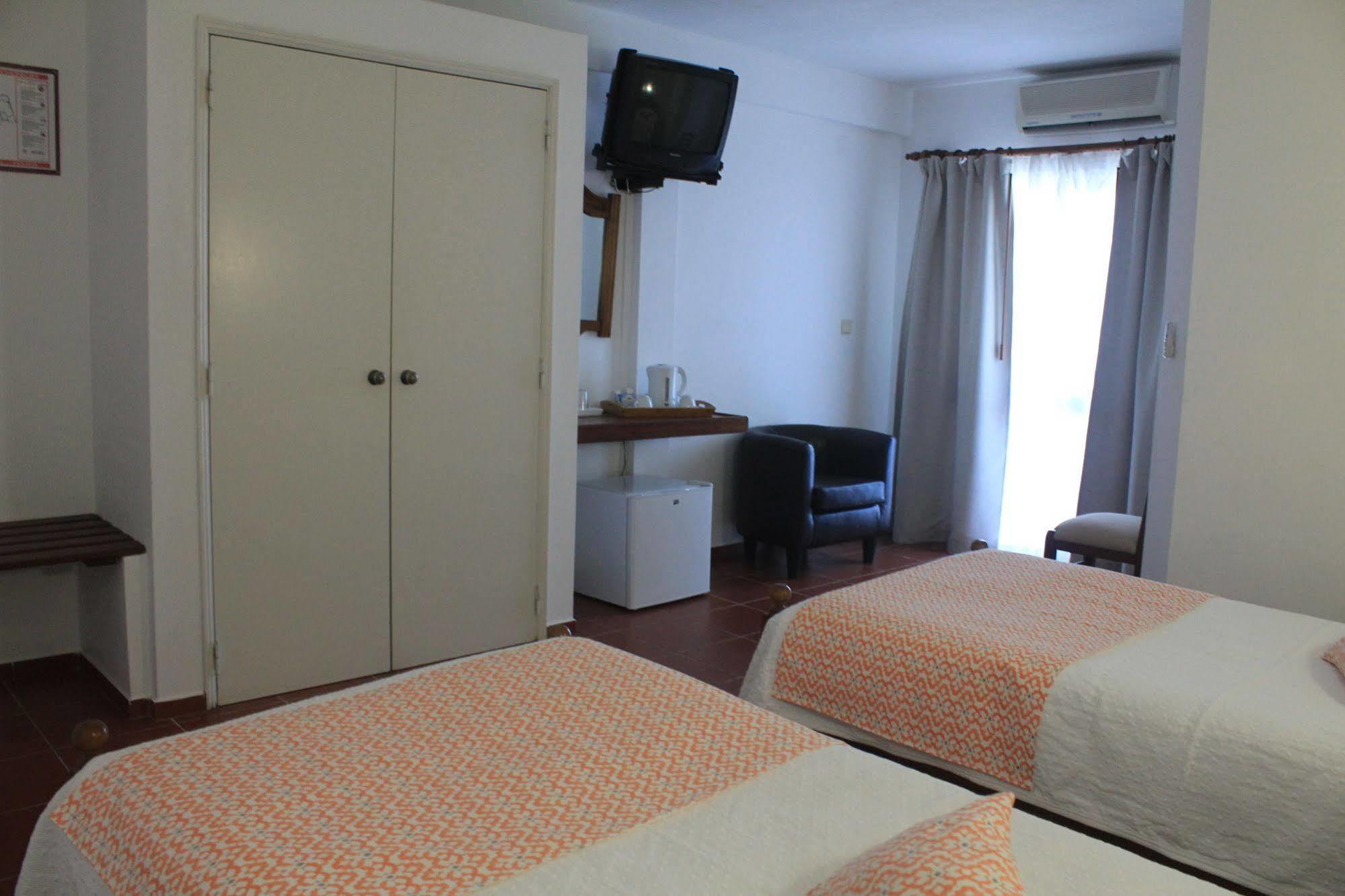 Manta Guest Bed & Breakfast มันตาโรตา ภายนอก รูปภาพ