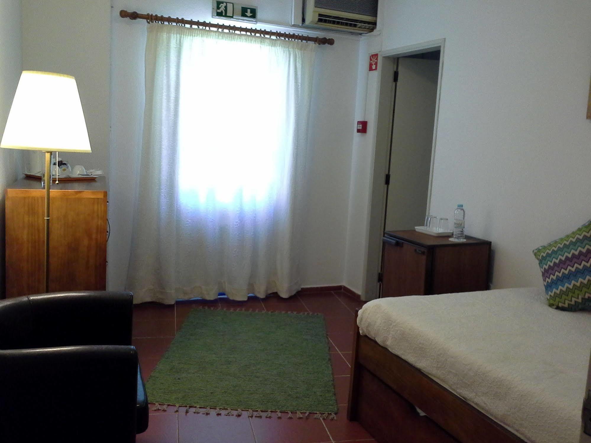 Manta Guest Bed & Breakfast มันตาโรตา ภายนอก รูปภาพ