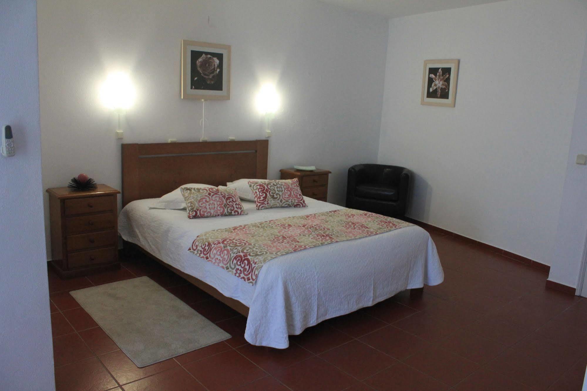 Manta Guest Bed & Breakfast มันตาโรตา ภายนอก รูปภาพ