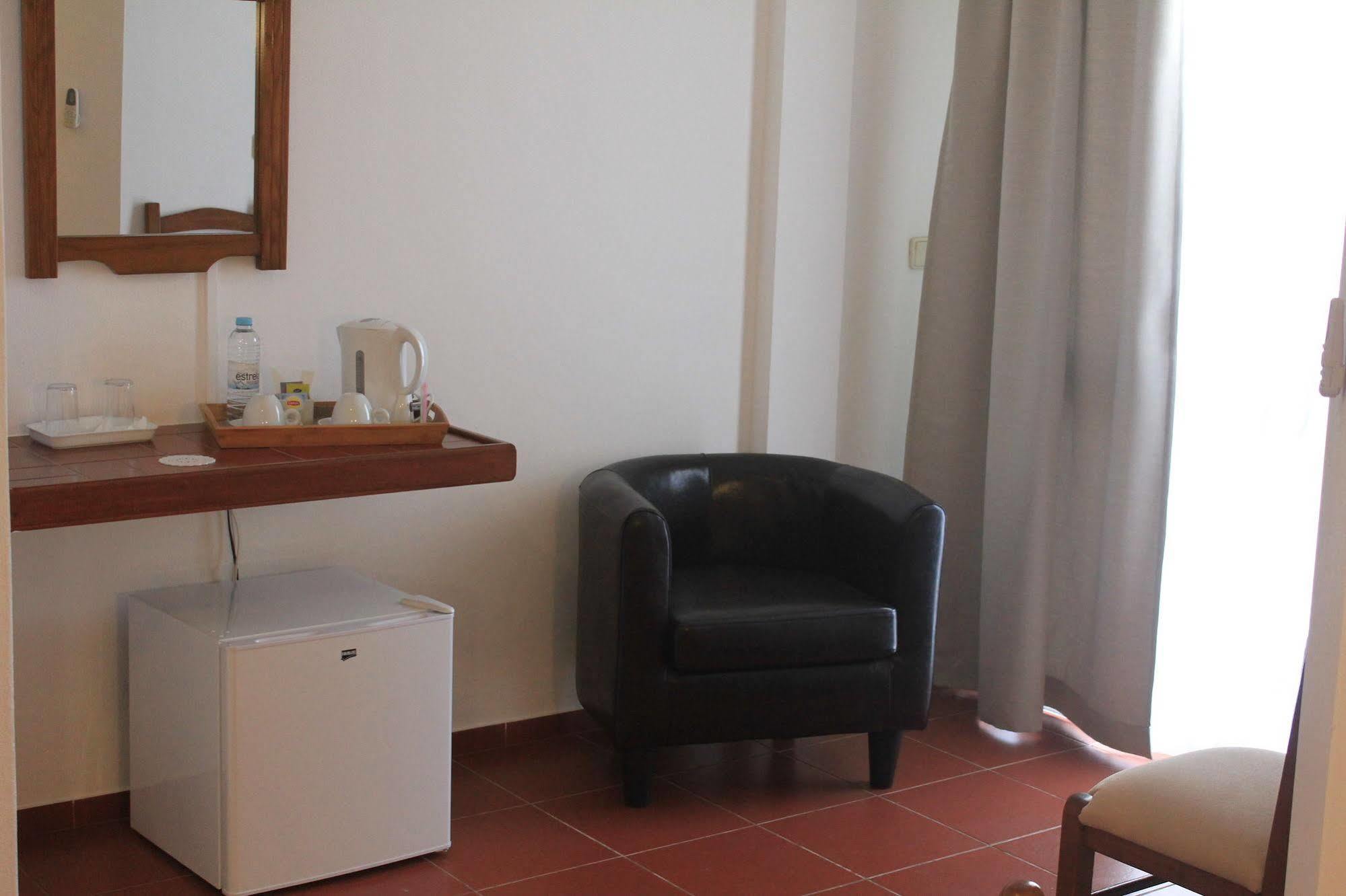 Manta Guest Bed & Breakfast มันตาโรตา ภายนอก รูปภาพ